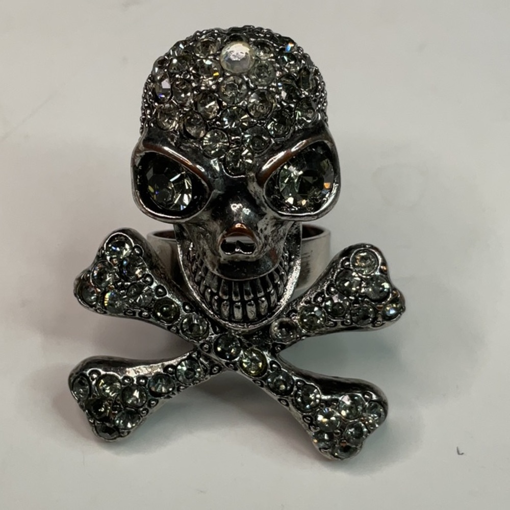 Silver tone Skull and Crossbones Ring